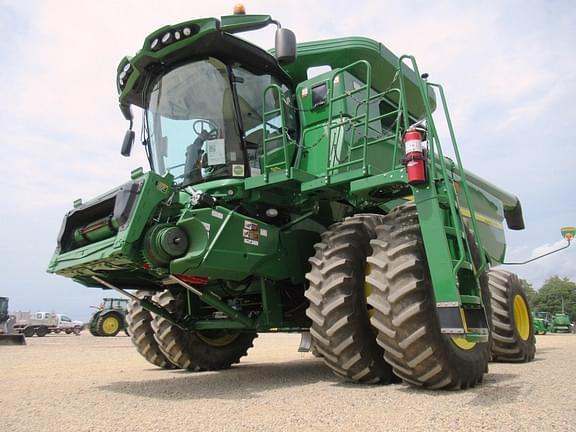 Image of John Deere S660 equipment image 4