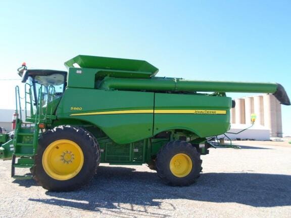 Main image John Deere S660