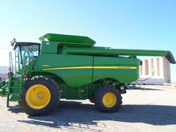 Main image John Deere S660
