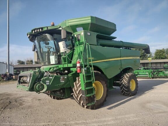 Main image John Deere S660