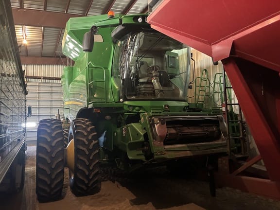 2017 John Deere S660 Equipment Image0