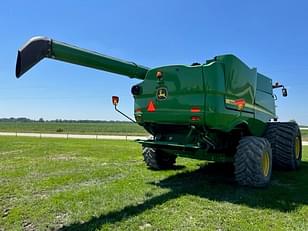 Main image John Deere S660 3