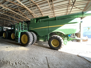 Main image John Deere S660