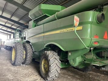 Main image John Deere S660