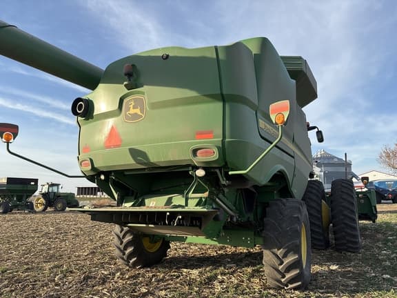 Image of John Deere S660 equipment image 3