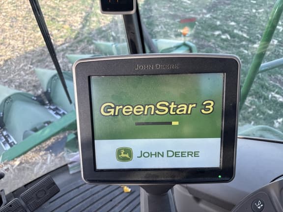 Image of John Deere S660 equipment image 4