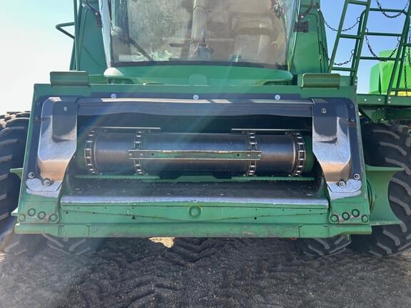 Image of John Deere S660 equipment image 2