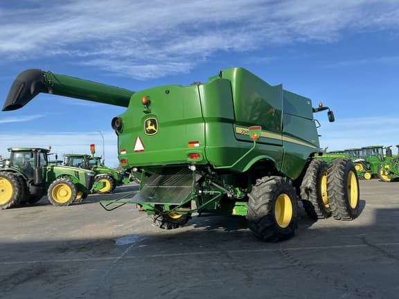 Image of John Deere S670 equipment image 4