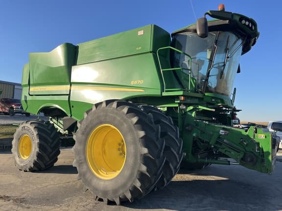Image of John Deere S670 equipment image 4