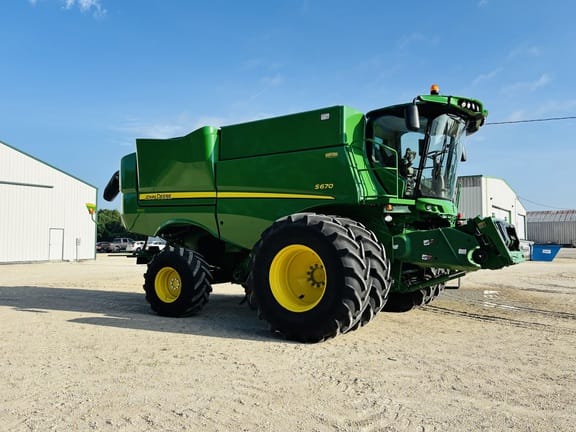 2017 John Deere S670 Equipment Image0