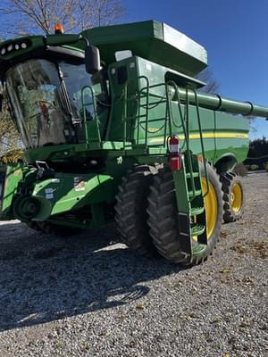 2017 John Deere S670 Image