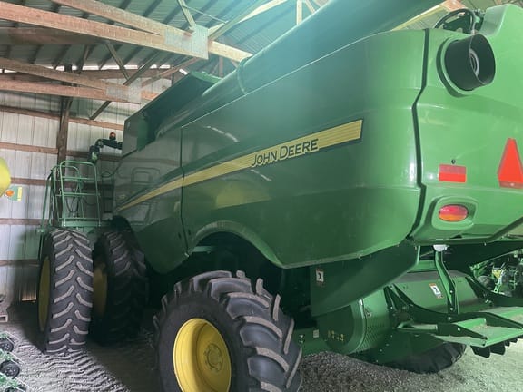 Main image John Deere S670