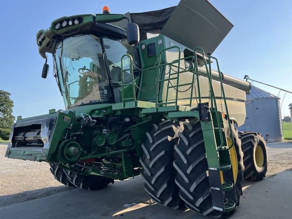 Main image John Deere S670
