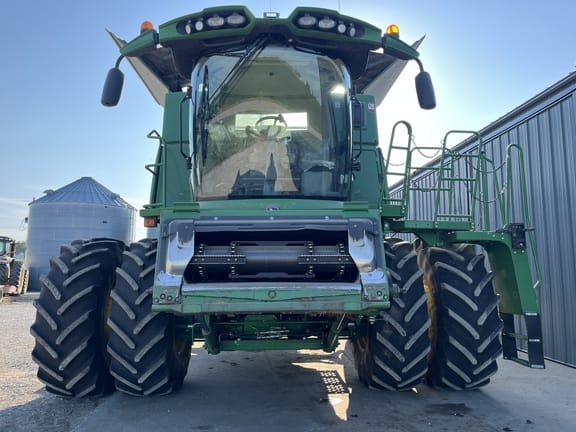 2017 John Deere S670 Equipment Image0