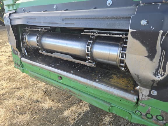 Image of John Deere S670 equipment image 4