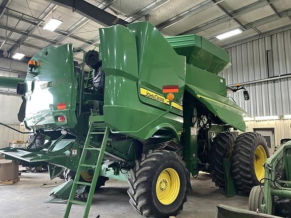Image of John Deere S670 equipment image 4