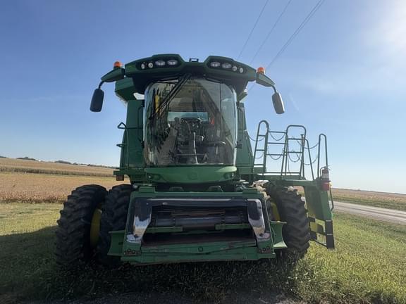 Image of John Deere S670 equipment image 1
