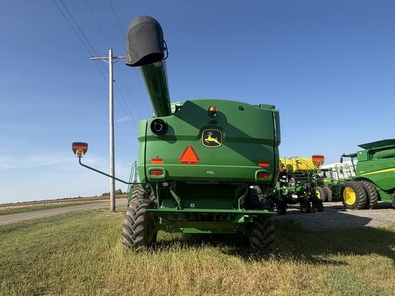 Image of John Deere S670 equipment image 4