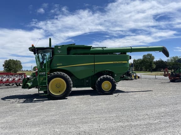 Image of John Deere S670 equipment image 1