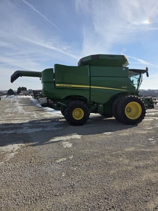 Image of John Deere S670 equipment image 3