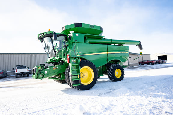 Image of John Deere S670 equipment image 1