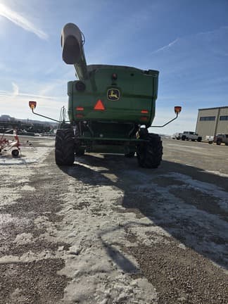 Image of John Deere S670 equipment image 2