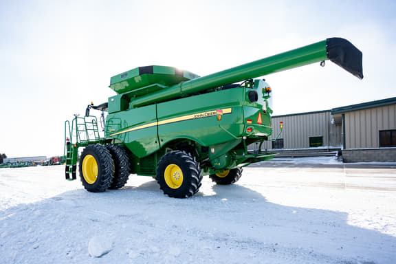 Image of John Deere S670 equipment image 3