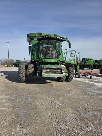 Image of John Deere S670 equipment image 4