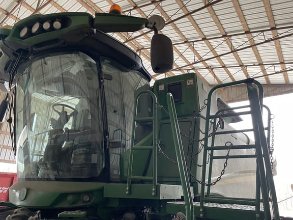 2017 John Deere S670 Equipment Image0