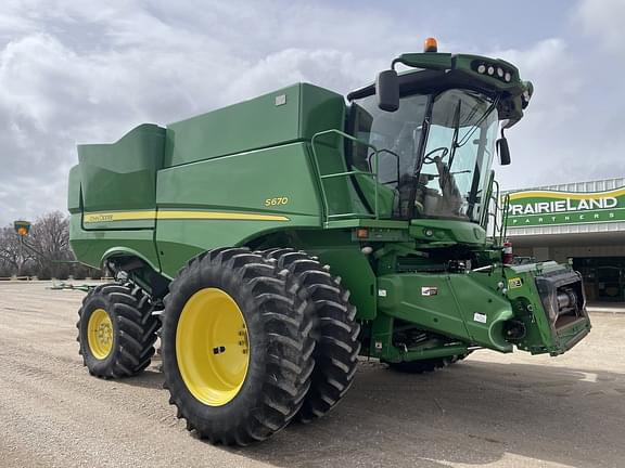 Image of John Deere S670 equipment image 1