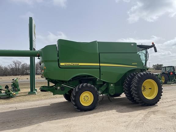 Image of John Deere S670 equipment image 2