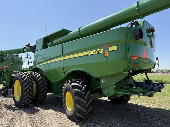 Image of John Deere S670 equipment image 4
