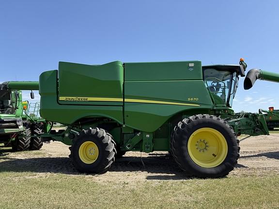 Image of John Deere S670 equipment image 1