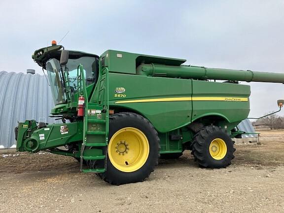 Image of John Deere S670 equipment image 4