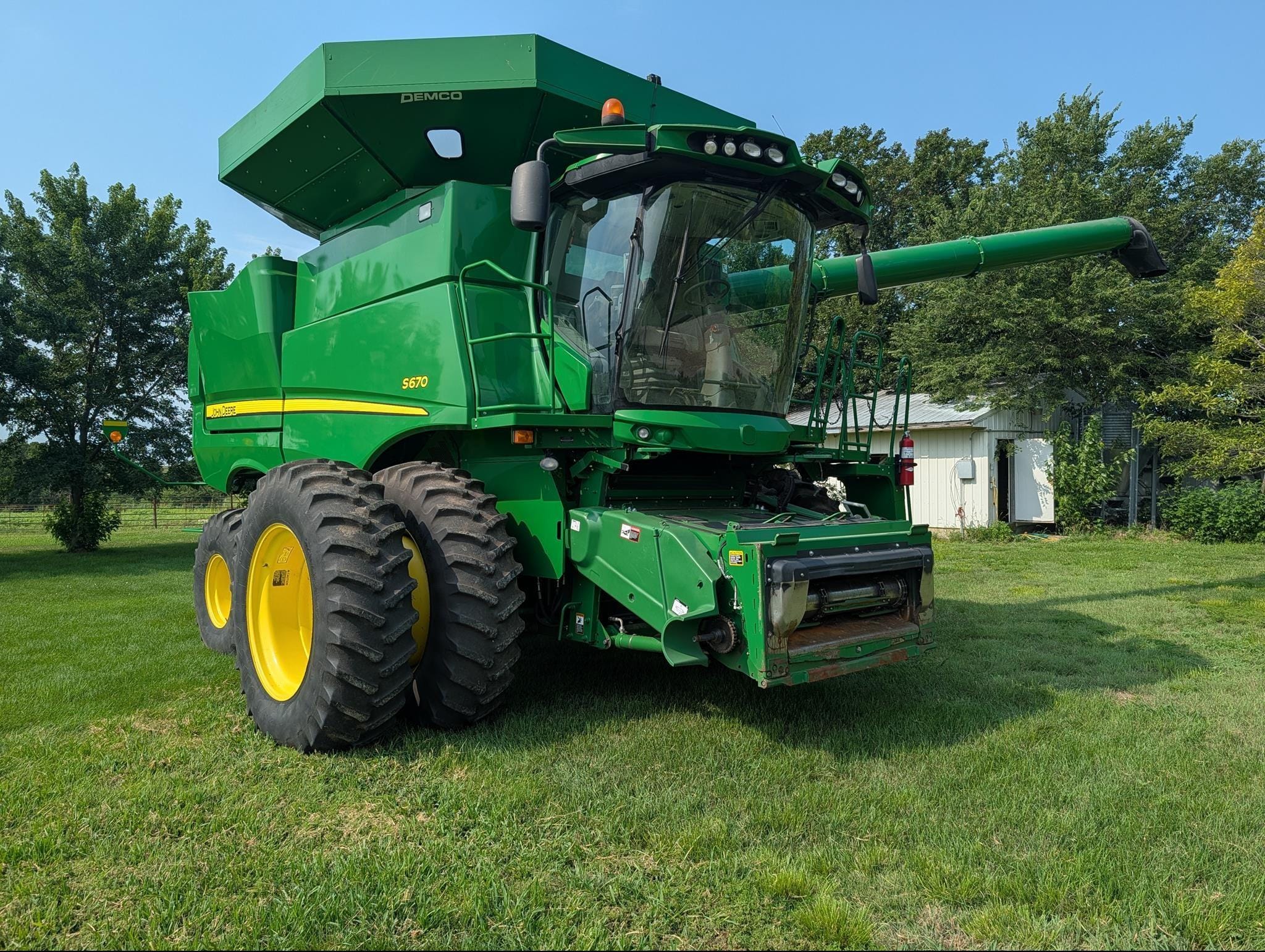2017 John Deere S670 Equipment Image0