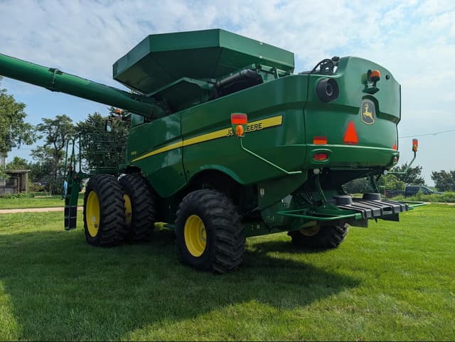 Image of John Deere S670 equipment image 4
