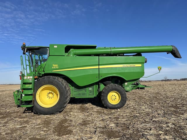 Image of John Deere S670 equipment image 1