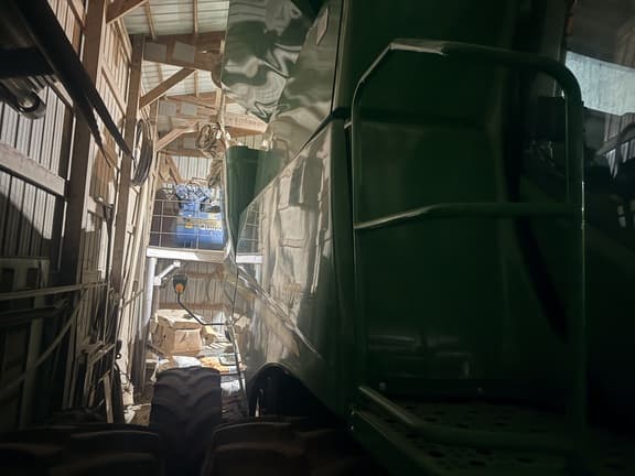 Image of John Deere S670 equipment image 4