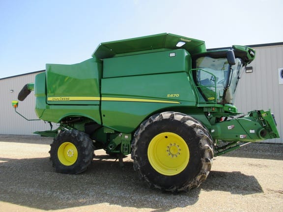 Main image John Deere S670