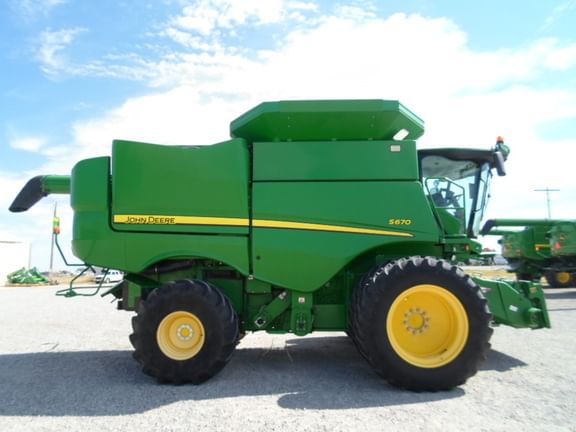 Main image John Deere S670