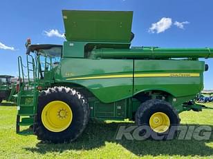 Main image John Deere S670 3