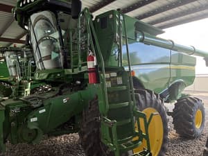 2017 John Deere S670 Image