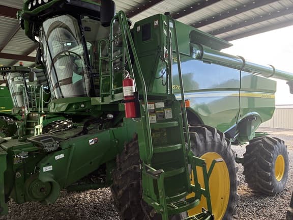 Image of John Deere S670 equipment image 4