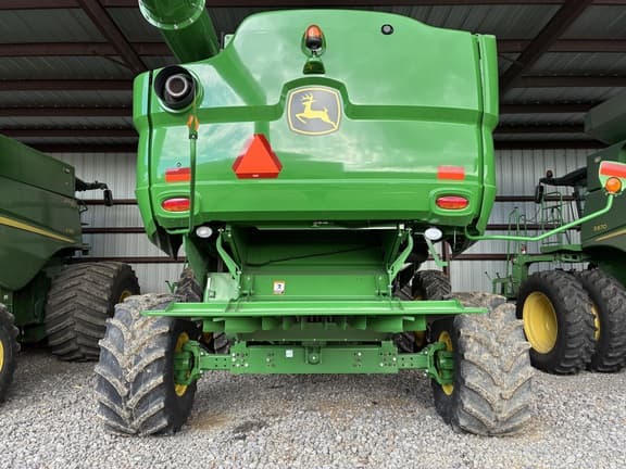 Image of John Deere S670 equipment image 1