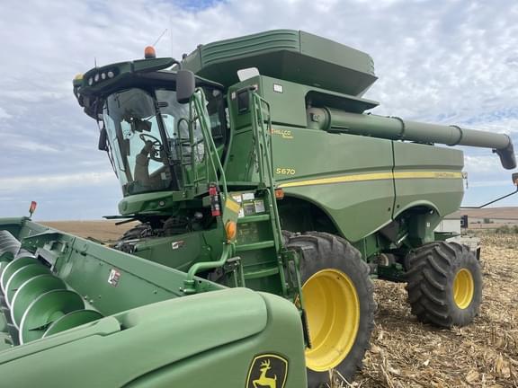 Image of John Deere S670 equipment image 1