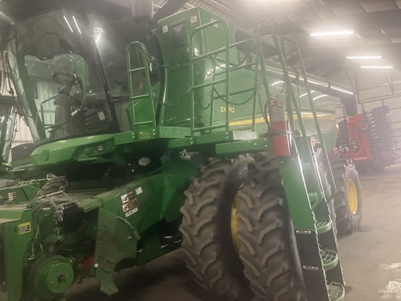 2017 John Deere S670 Equipment Image0