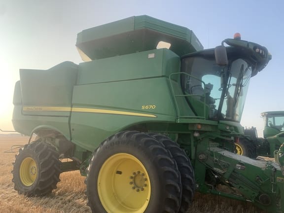 Main image John Deere S670