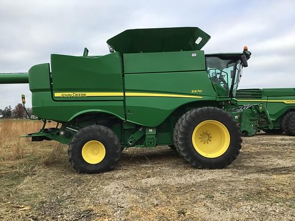 Image of John Deere S670 equipment image 1