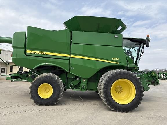 Image of John Deere S670 equipment image 3