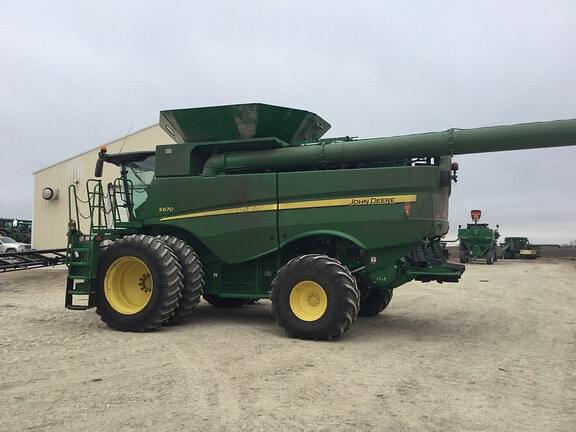 Image of John Deere S670 equipment image 1